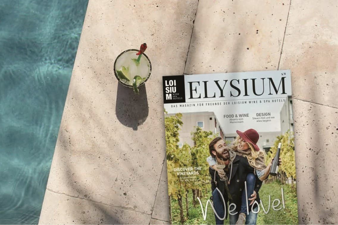 Hotelmagazin ELYSIUM von LOISIUM am Pool